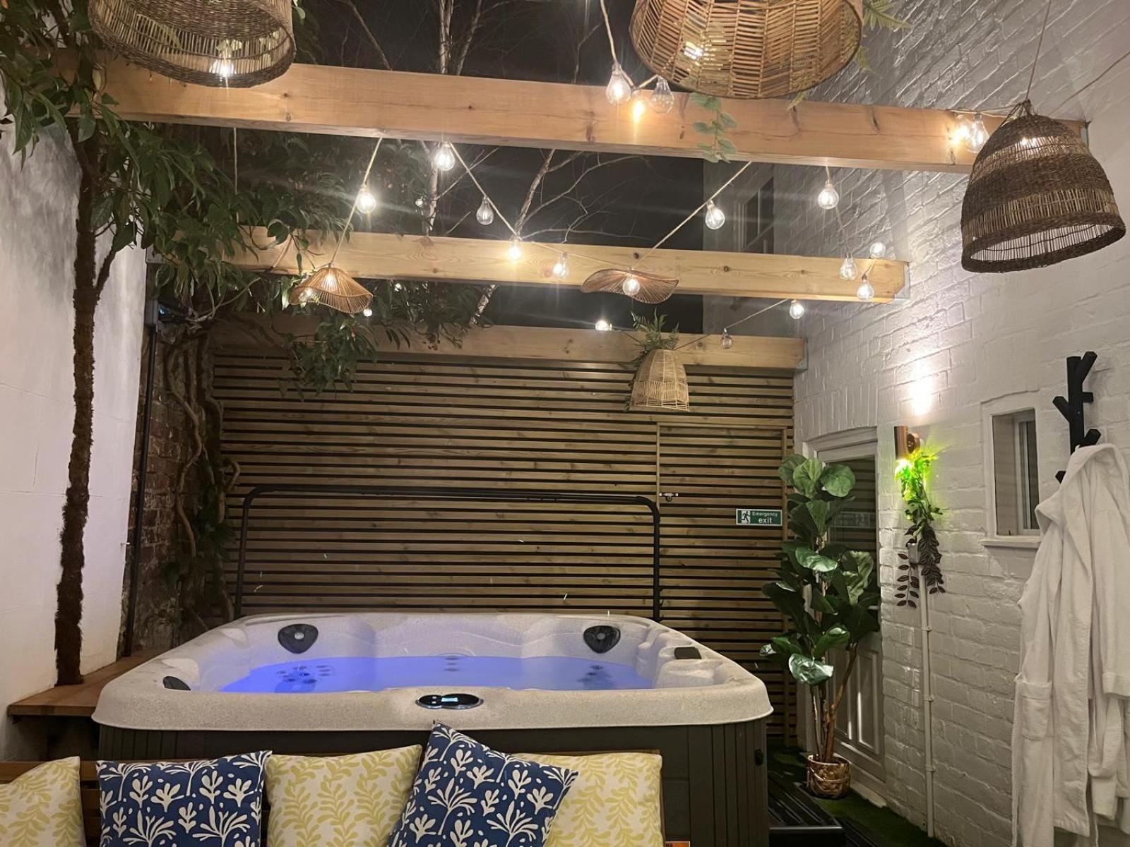 Town Centre Apartment With Hot Tub Челтнем Екстер'єр фото